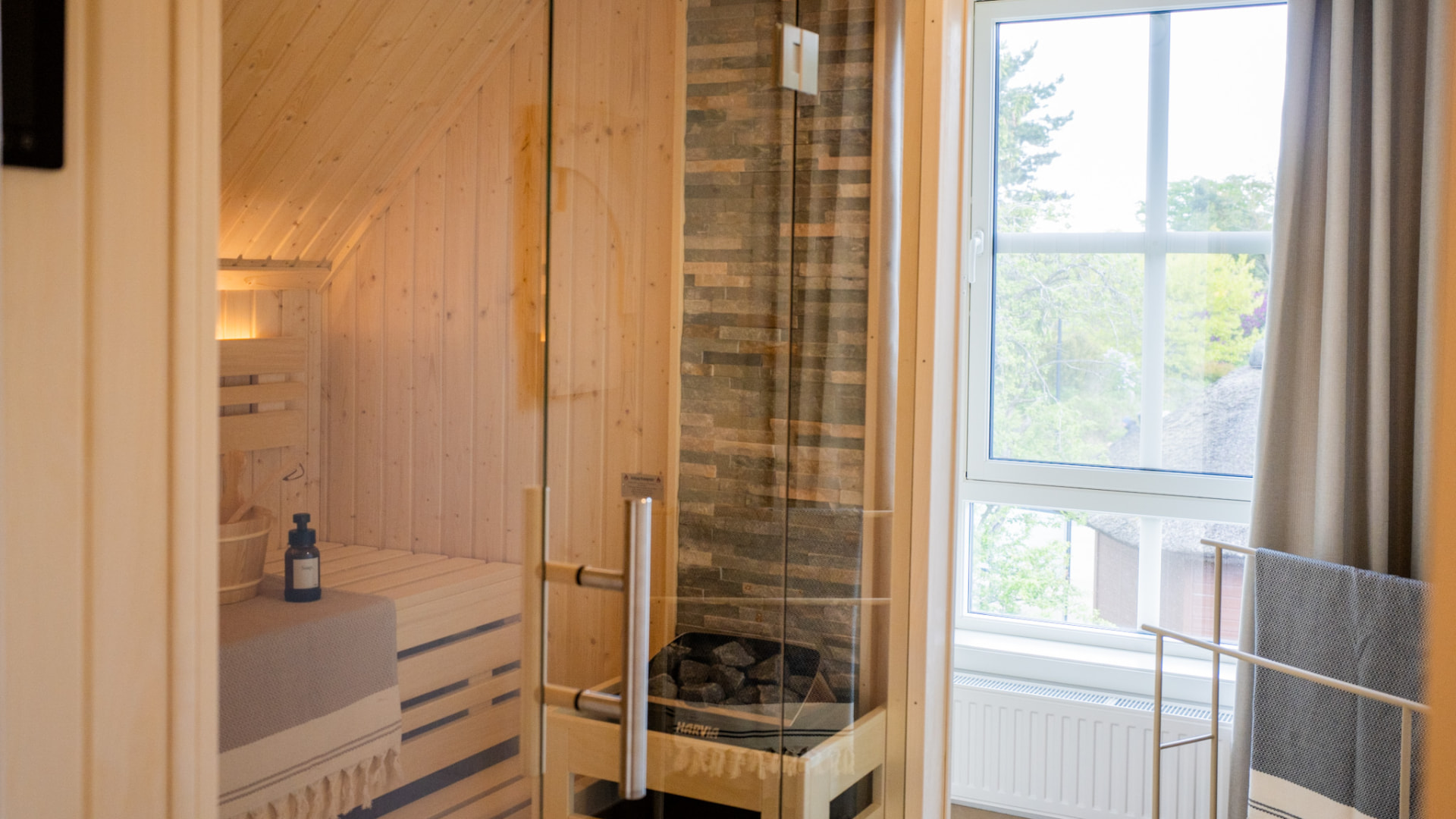 Private Sauna mit Glasfront